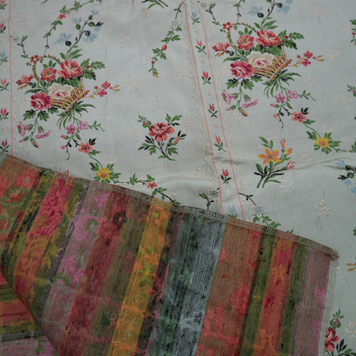 フランスアンティークGROS DE TOURS サンプル刺繍シルククロス 生地