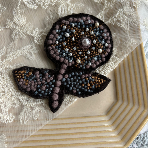 レア＊chumブローチ○ミナペルホネン ブローチ chaki 通販 18453829