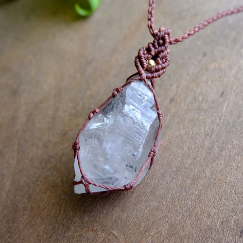 ガネーシュヒマール産 ヒマラヤ水晶原石 マクラメ編みペンダント