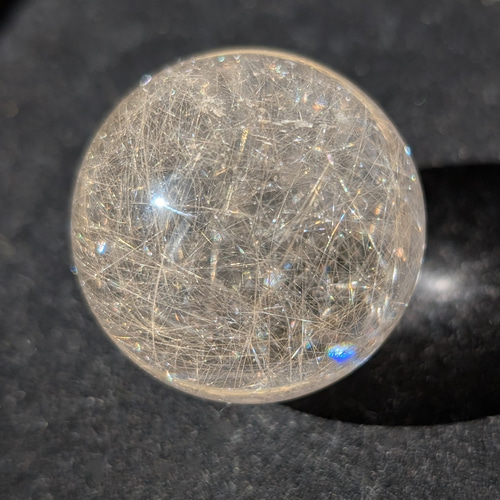 金銭運が爆上がり】ルチルクォーツスフィア 33ミリ 針水晶 台座付