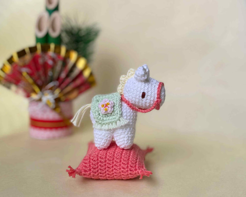 2026年干支】小さな馬の編みぐるみ・座布団付き あみぐるみ sui-sui