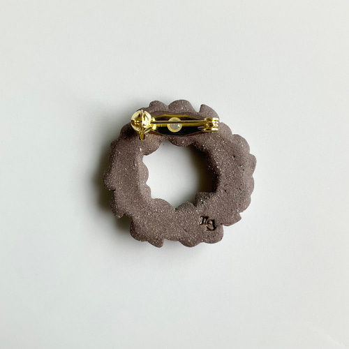 陶器ﾌﾞﾛｰﾁ ちいさな花冠 ブローチ Nassun 通販 4661176｜Creema(クリーマ)