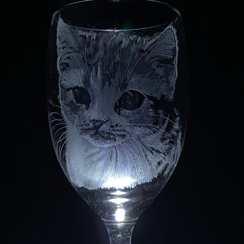 ワイングラスに❣️あなたのワンちゃん・ねこちゃんをそっくりに彫り