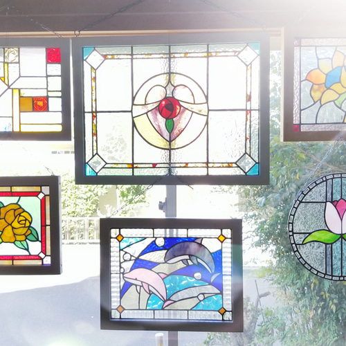 ステンドグラス 2色のイルカのサンキャッチャーパネル サン