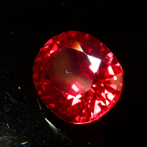 ピジョンブラッド 合成ルビー 紫外線照射にて蛍光 6051 その他素材 GEO