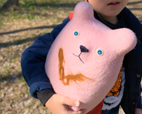 羊毛フェルトくま 人形 クリーム色 ピンク OPERA作家｜羊毛フェルト