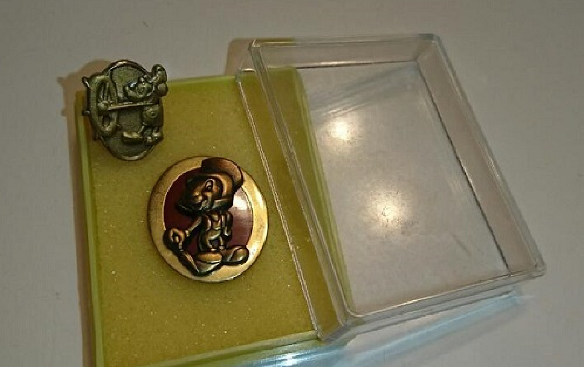 トレーナーピンとサービス・アワードピン（勤続1年ピン）| キャステル