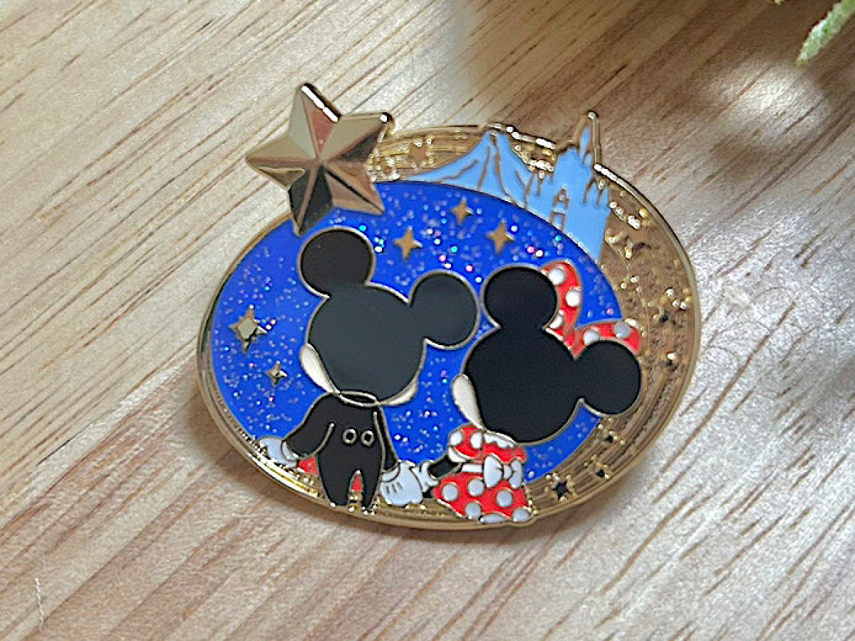 Disney ミッキー＆フレンズ X'mas ピンバッジ LTD2800 Disney ミッキー