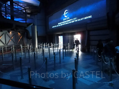 スターツアーズのQライン】スター・ウォーズの世界へ！スタンバイ列に