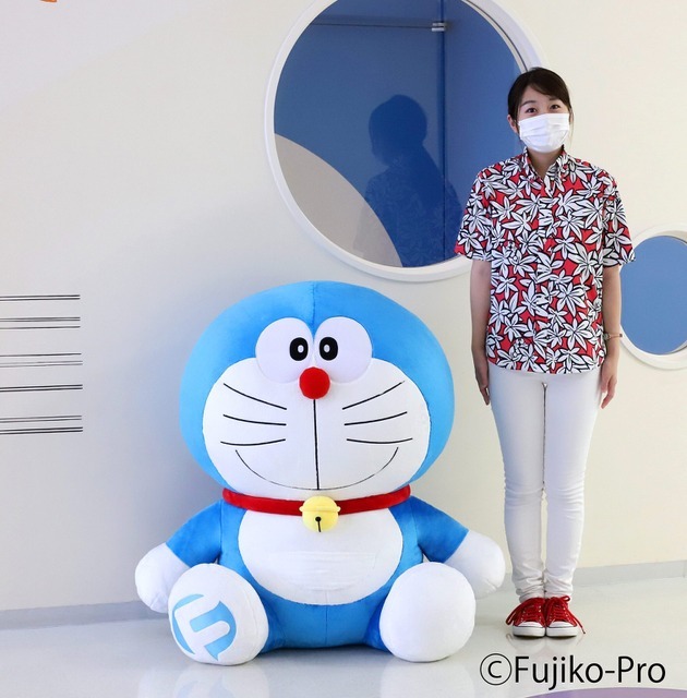 藤子不二雄ミュージアム 1周年ピンバッジ タオル他激レア ミュージアム