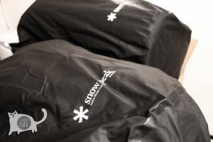 レビュー】スノーピークの「バレルバッグ」防水性があり、濡れたテント