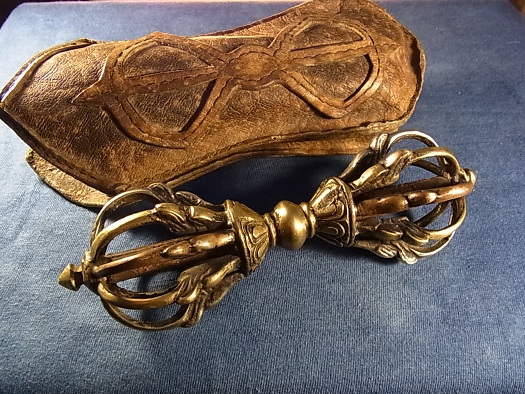 チベタンオールド・ドルジェ（金剛杵・九鈷杵） 革ケース付き