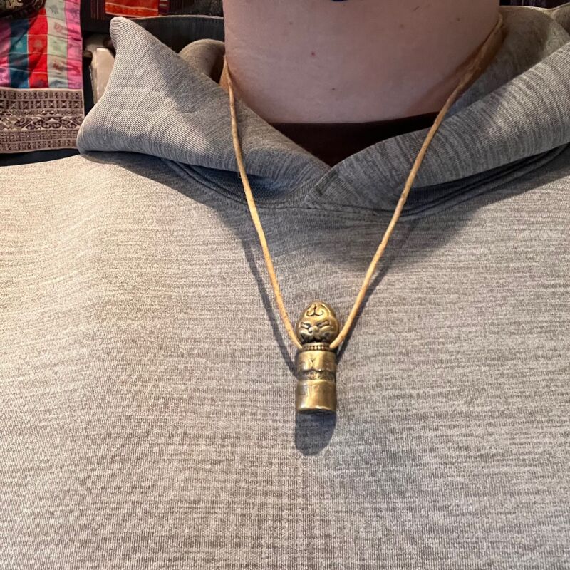 チベットのお守り(Seal) 印章とヤクの革紐の首飾り - Chagamocraft