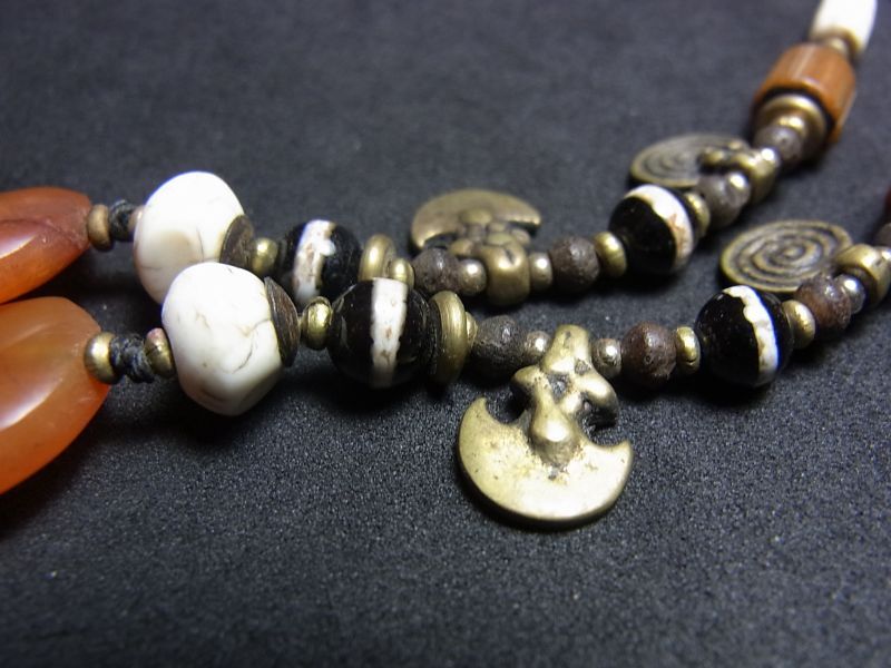 ナガ族（ナガランド） シェル＆ブラスネックレス - Chagamocraft (チャ