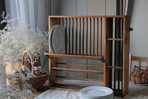 味わい深さを感じる木製ディッシュラック（横幅59cm） イギリス