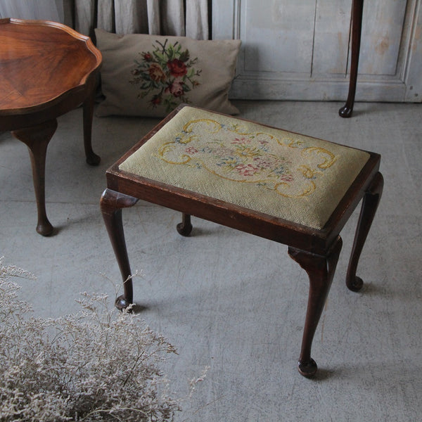 美品 英国 アンティークデザイン BRIGHTON ドレッサー 鋲打スツール 美