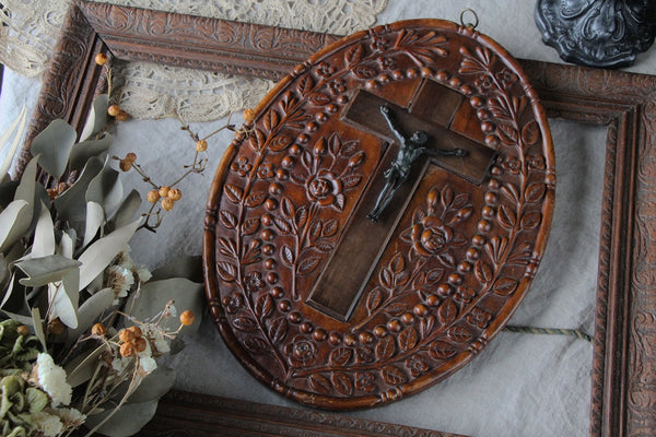 バラの彫り模様が美しいキリストのレリーフ（31x42cm） フランス