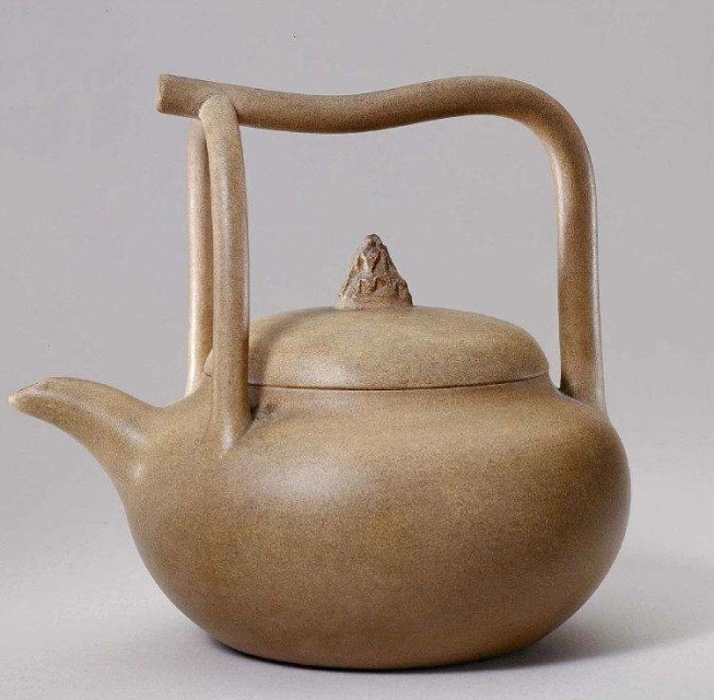 名家紫砂壶欣赏_太湖石提梁壶- 陈壶