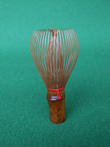 煤竹 祝茶筅（赤糸） 左文作 極上品｜竹茗堂WEBショップ | 竹茗堂 久保