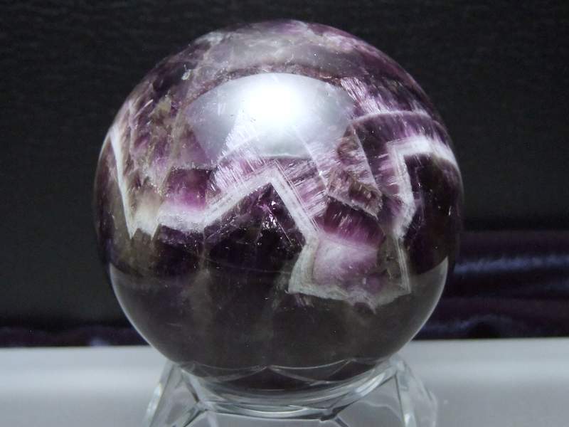 別名：シェブロンアメジスト、スピリットクォーツ本物の石。