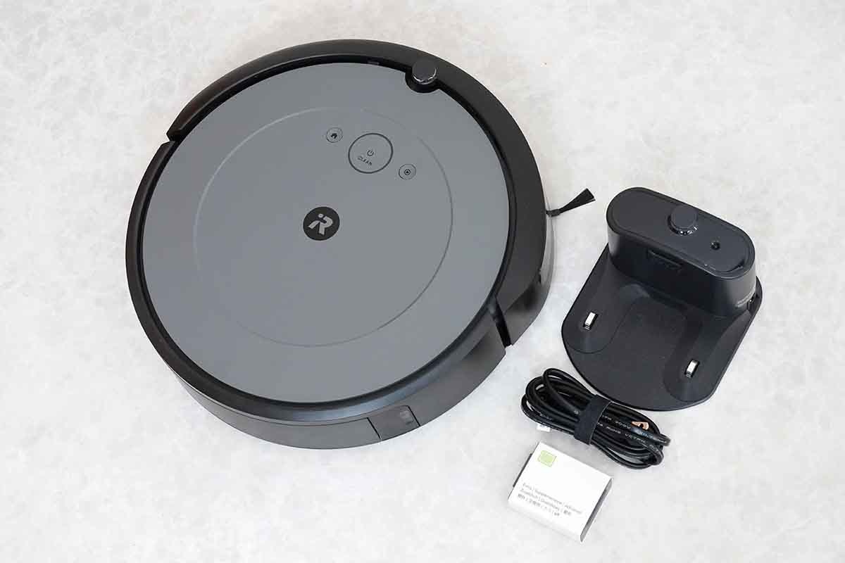 ルンバ i2 本体と充電器と説明書 ルンバ i2 本体と充電器と説明書 アイ