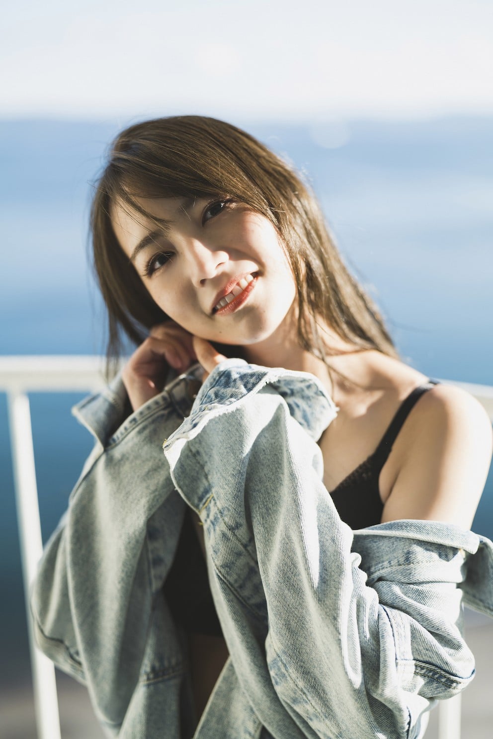 乃木坂46・北野日奈子、肩見せセクシーカット解禁 ホテルのバルコニー