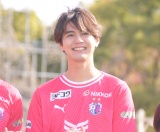 GENERATIONS片寄涼太、ビシッとグレースーツ→さわやか桜色のセレッソ