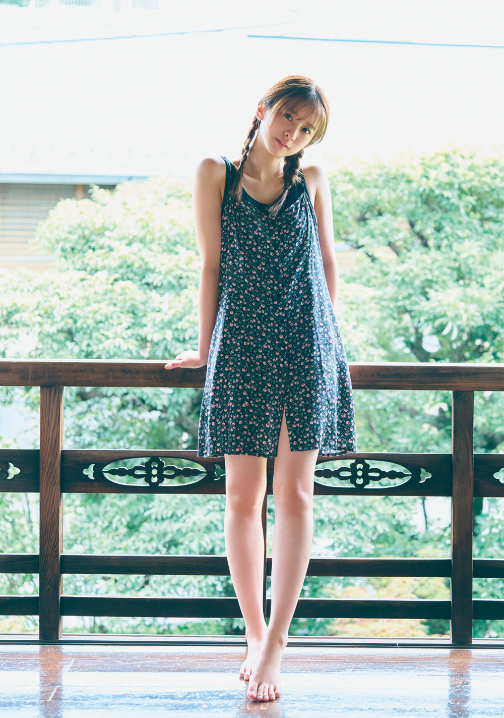 乃木坂46菅原咲月、ノースリーブワンピで素肌感 『週プレ』グラビアに