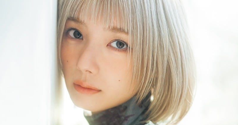 櫻坂46藤吉夏鈴、吸い込まれそうな瞳で見つめ…キュートすぎるグラビア