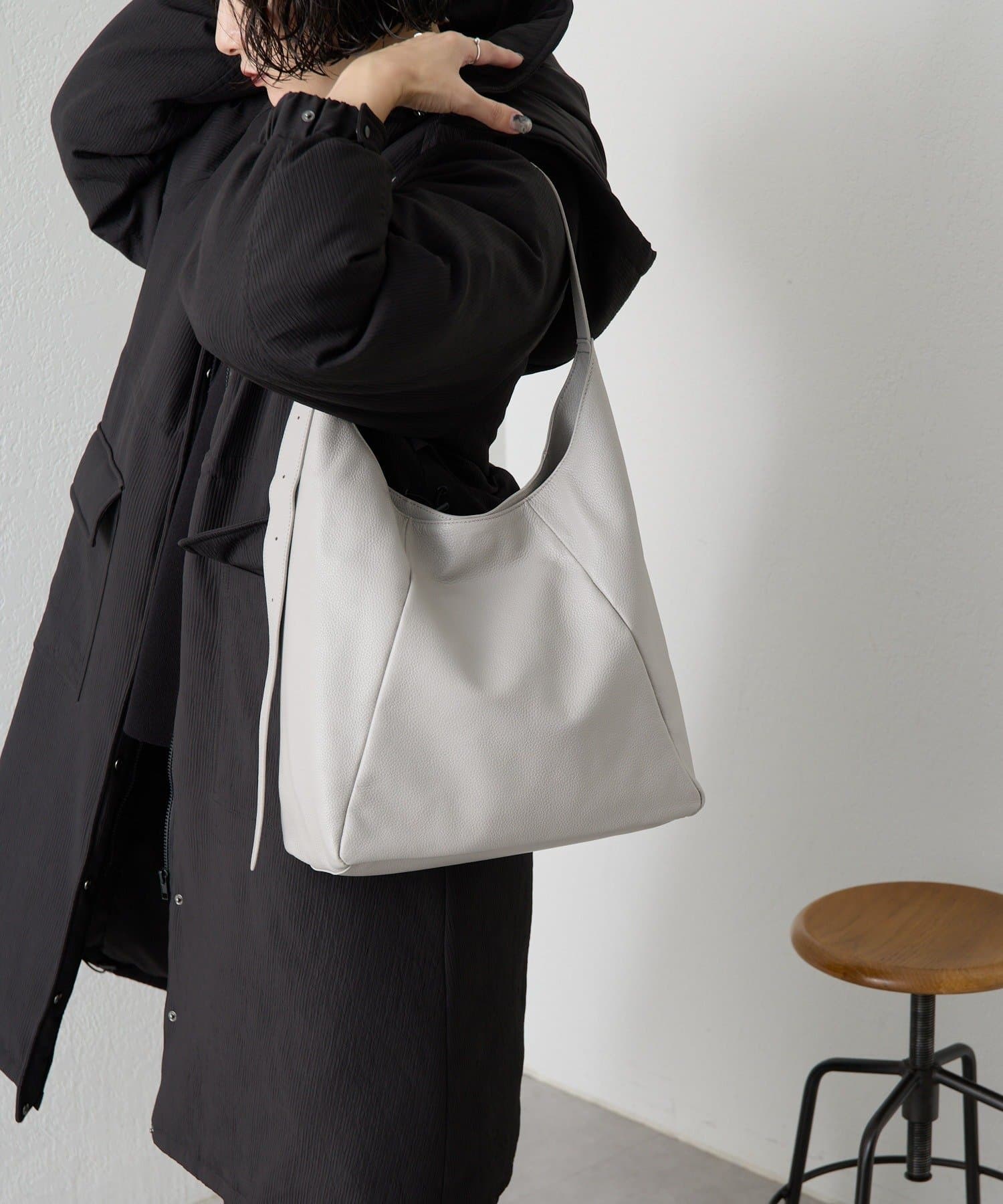 本革/A4サイズ対応》ロングベルトショルダーバッグ | ear PAPILLONNER