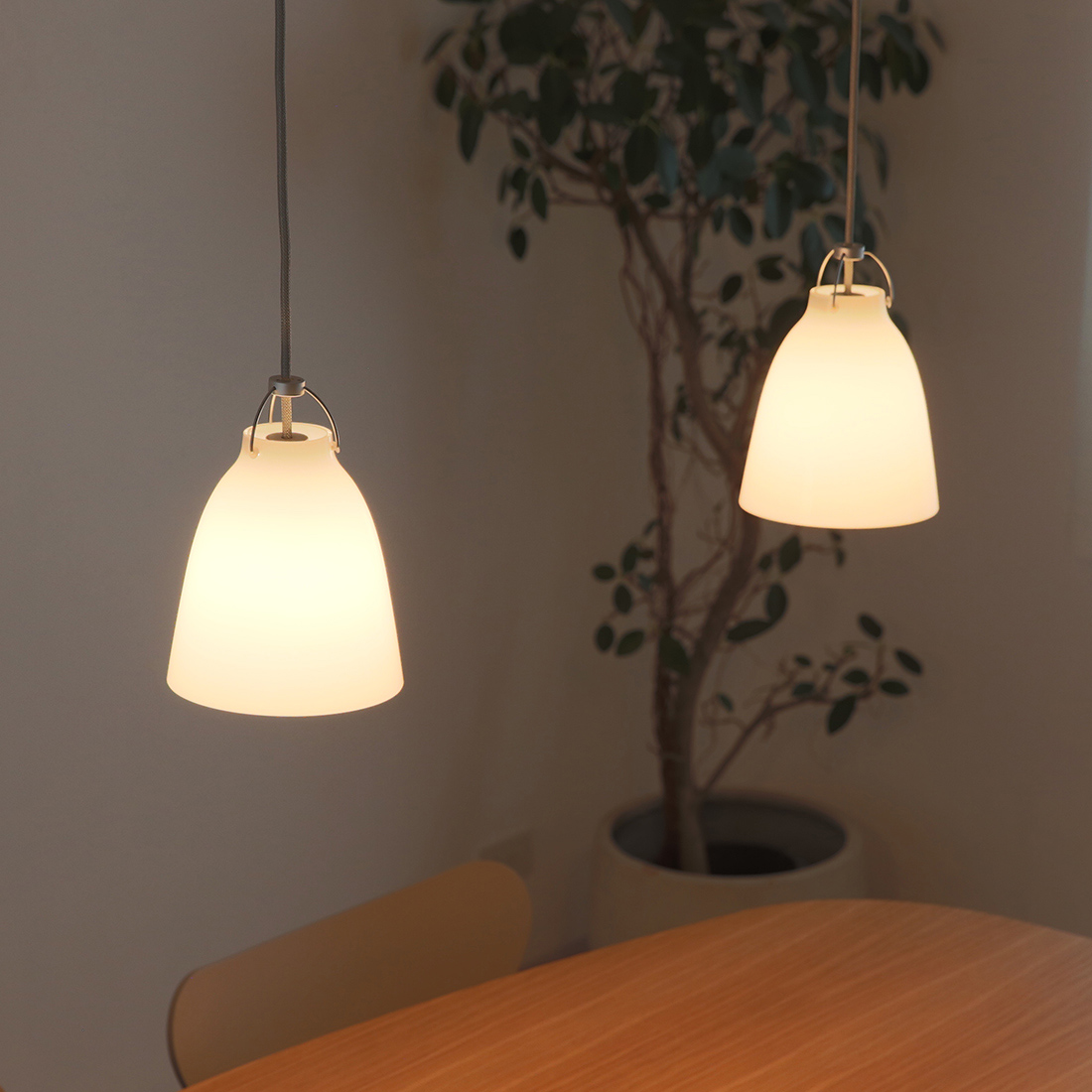 FRITZ HANSEN（フリッツ・ハンセン） / Caravaggio Opal