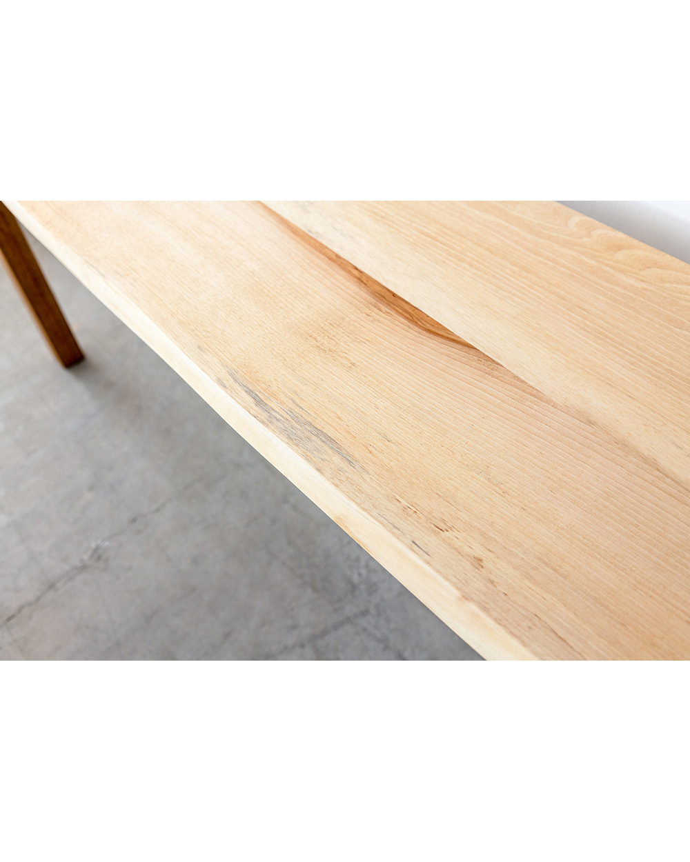 北海道産 耳付沢クルミ材デスク/オイル仕上げ(4本脚ホワイトオーク材