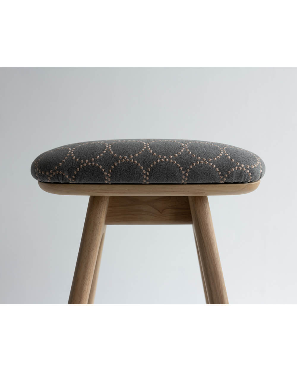 送料込】キッチンスツールNA(H530)＋張地ミナペルホネン グレー