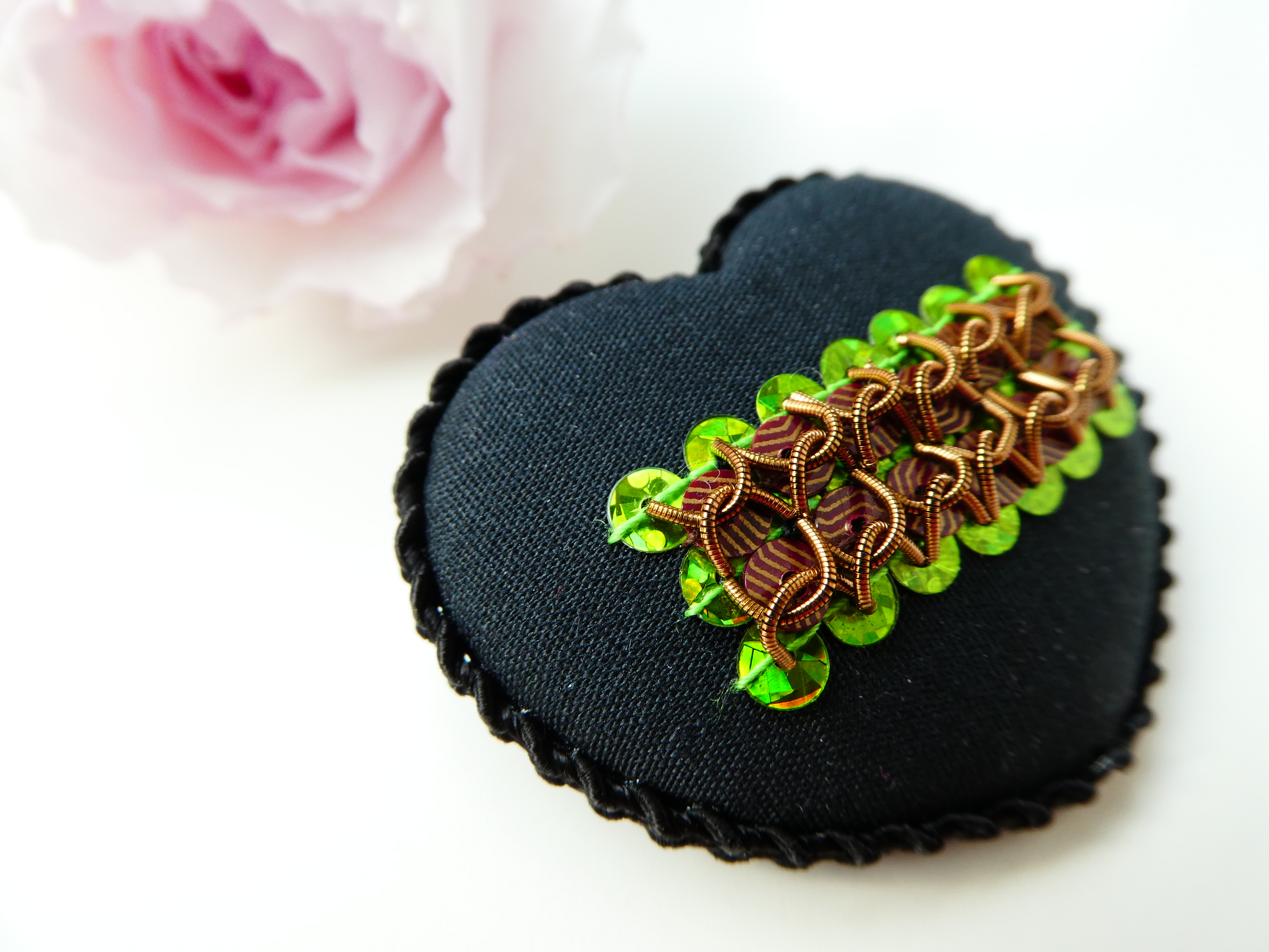 小林モーコ ハート型ビーズブローチ maison des perles｜メゾン・デ