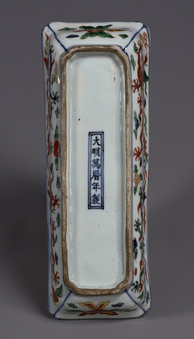 中国陶磁器 明万歴赤絵 箱型合子 中国陶磁器 明万歴赤絵 箱