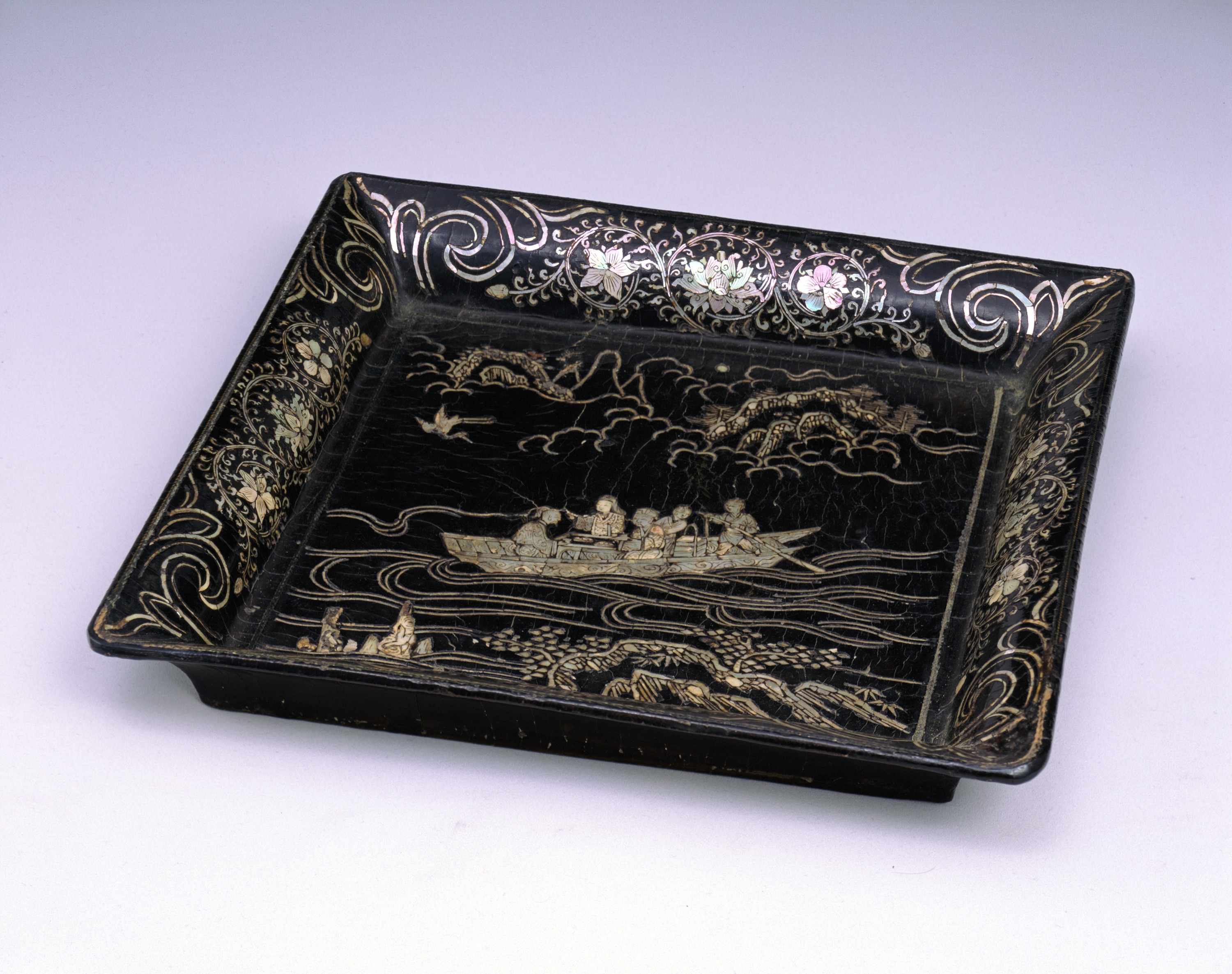 九州国立博物館 | 収蔵品ギャラリー | 船中饗宴図螺鈿方盆