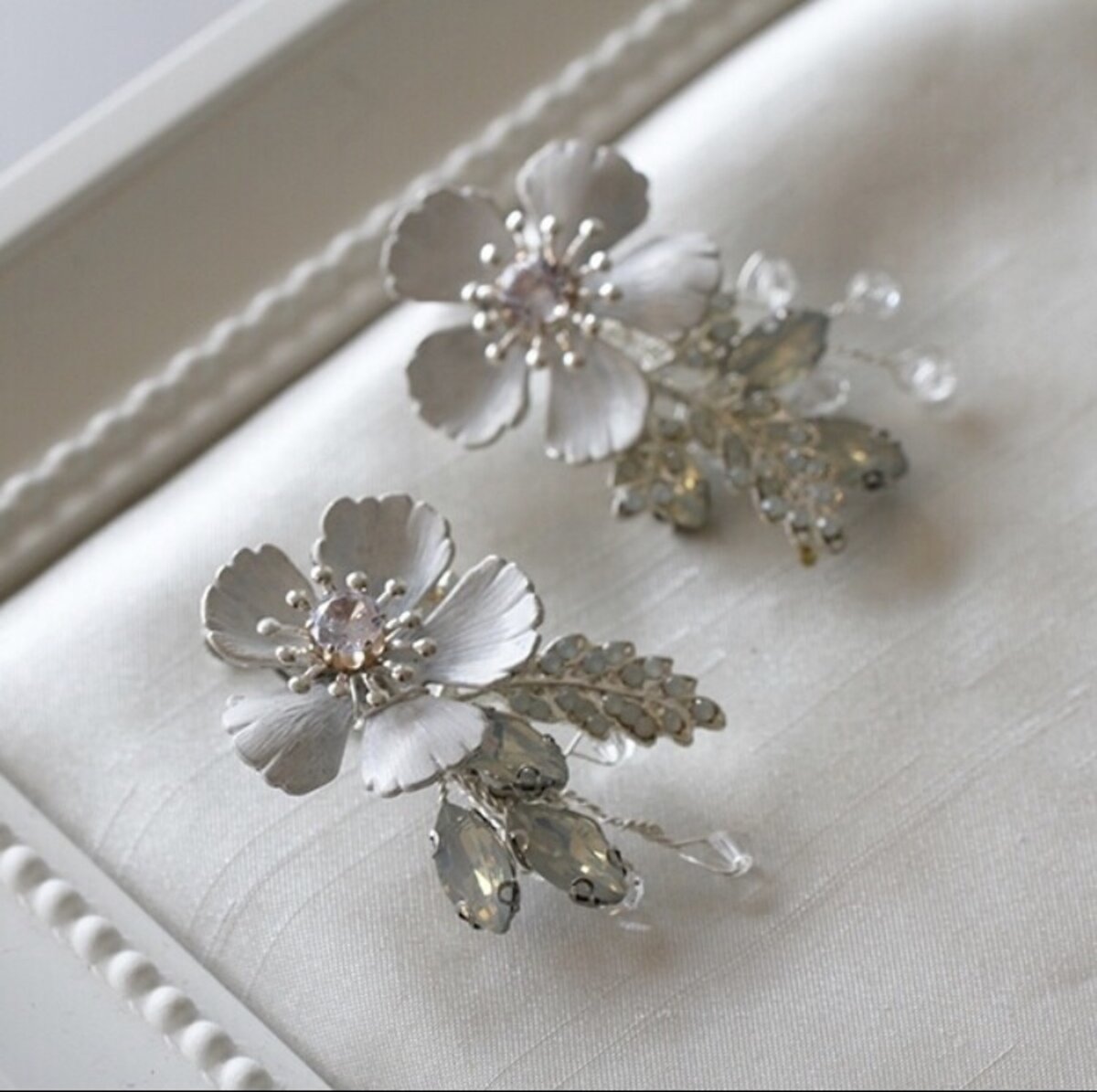 ホワイトフラワー イヤリング wedding【フラワーネージュ】 【結婚式