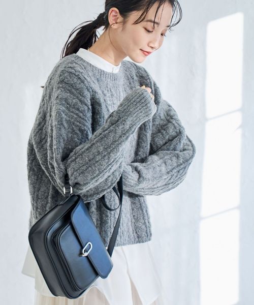 ケーブルクロップドニット