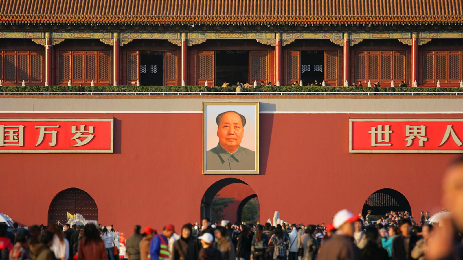 中国の天安門に掲げられた「毛沢東の肖像画」を描いたのは誰だ