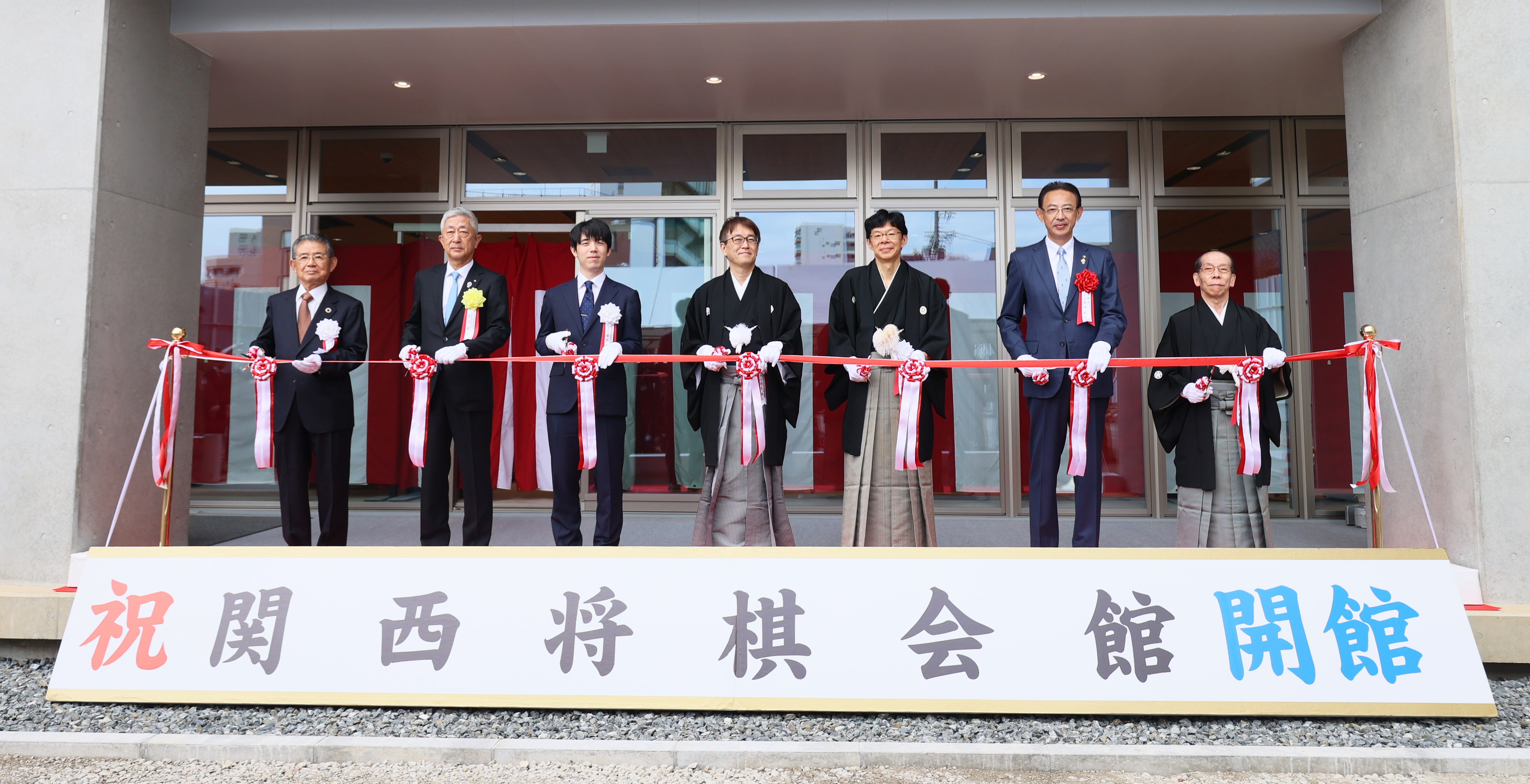 谷川浩司十七世名人「高槻の地で名勝負を」 大阪の新関西将棋会館で