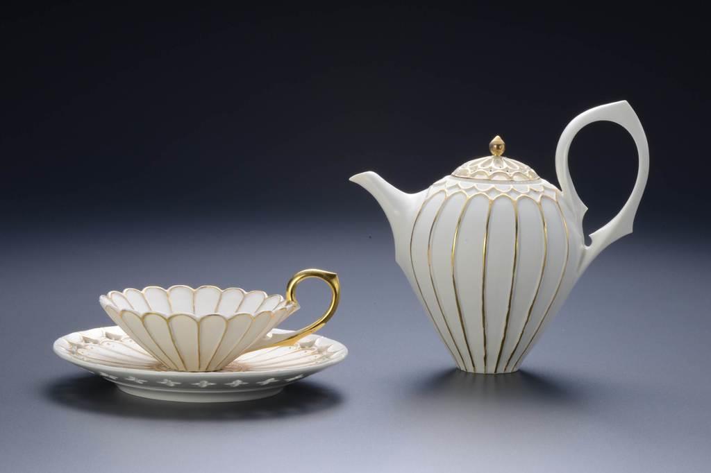 伊藤剛俊 銀箔押しのような脚付杯 洗練された形、美しいデザイン 未