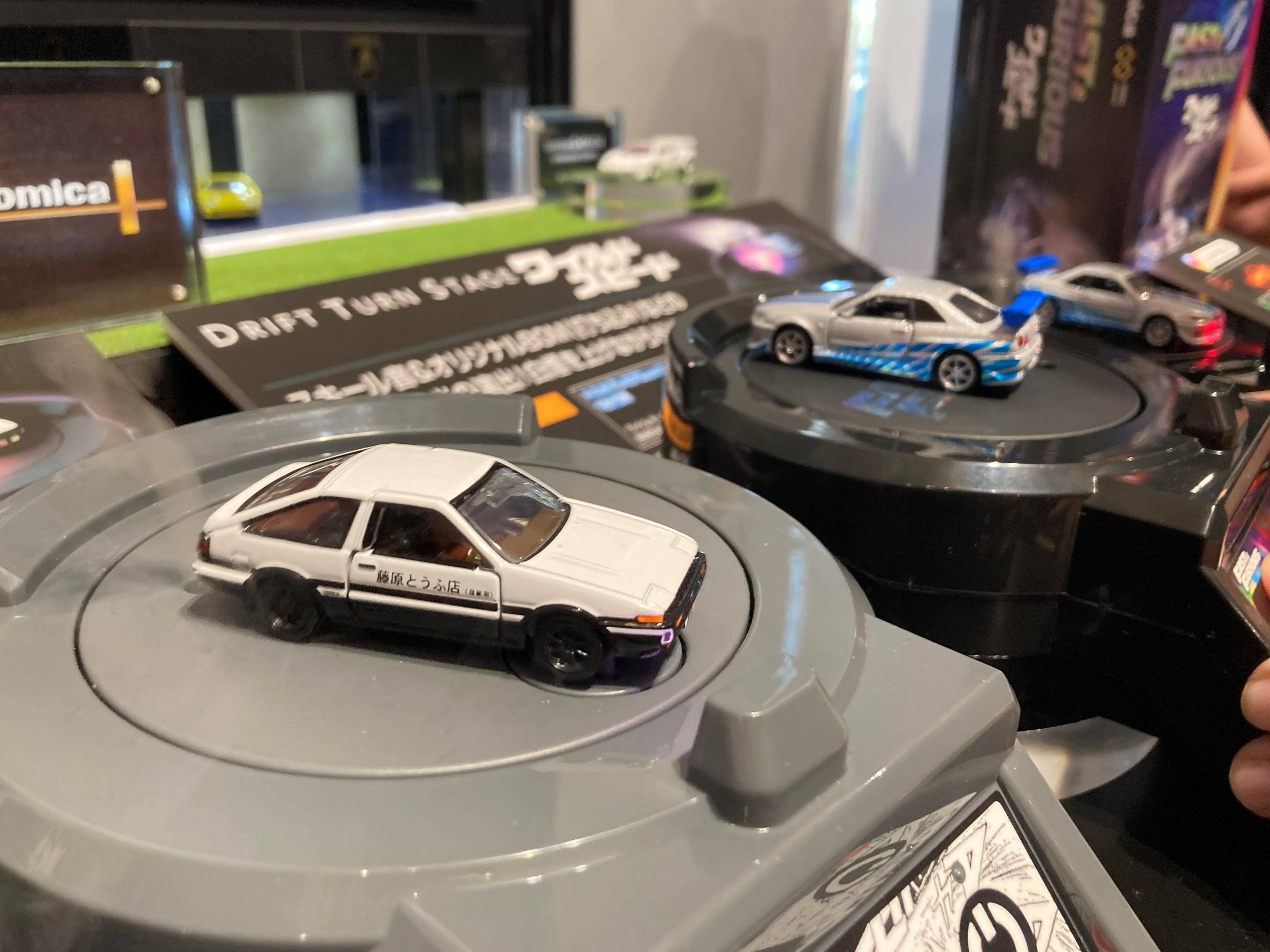 トミカ発売55周年で大人向け新商品 トヨタなど5社とコラボ、ドリフト