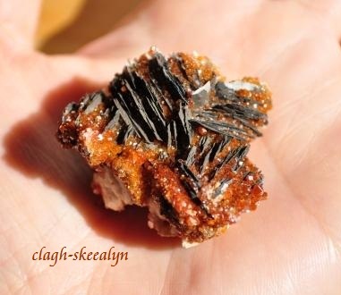 バナジナイト（バナジン鉛鉱 ） 《Vanadinite》原石限定販売中