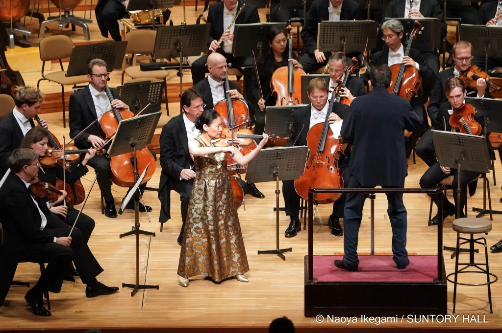 持ち前のサウンドで魅了 ネルソンスが率いたウィーン