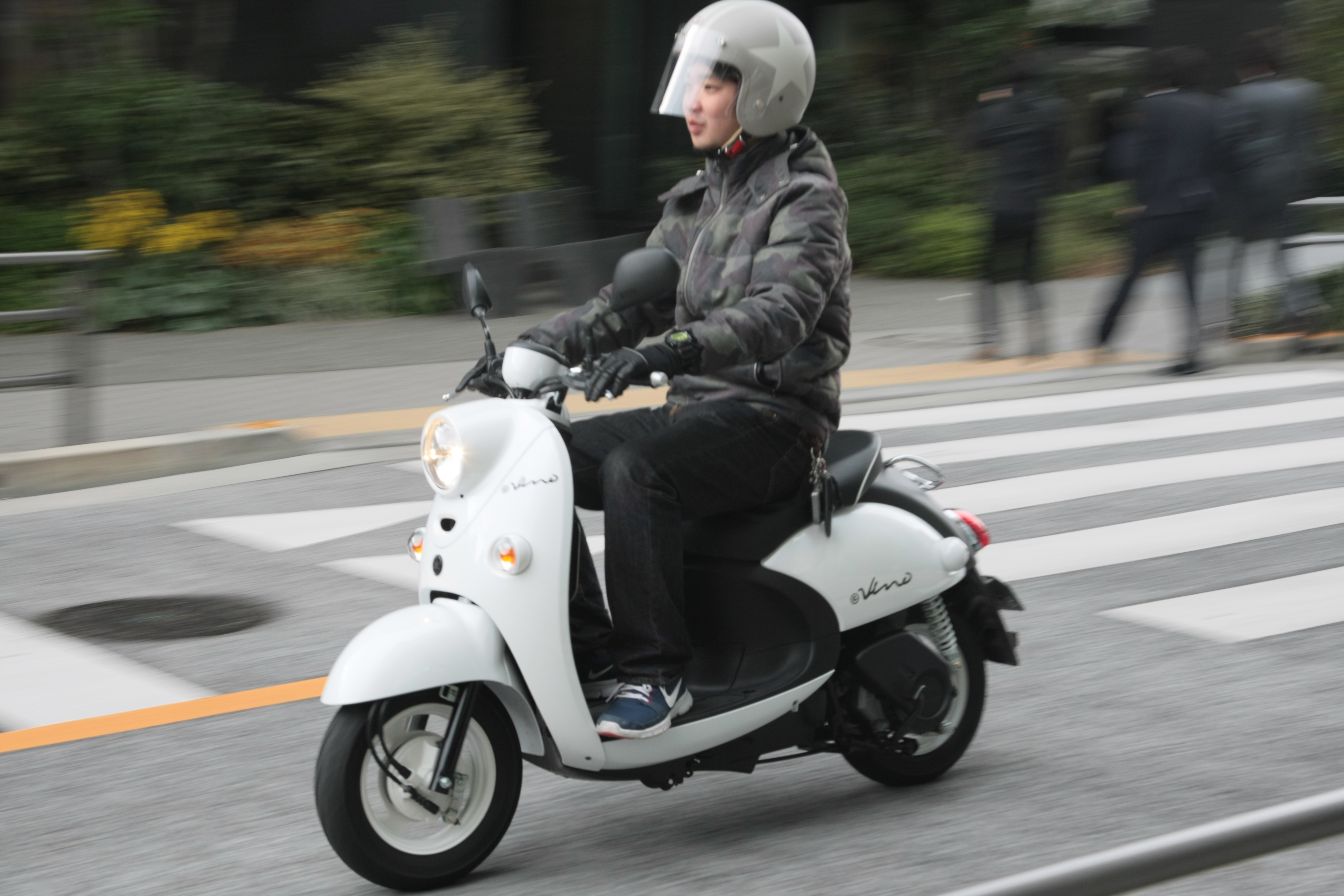 ヤマハ E-VINO ビーノ充電器 B86-H2107-00 100V 美品 ビーノ - バイク