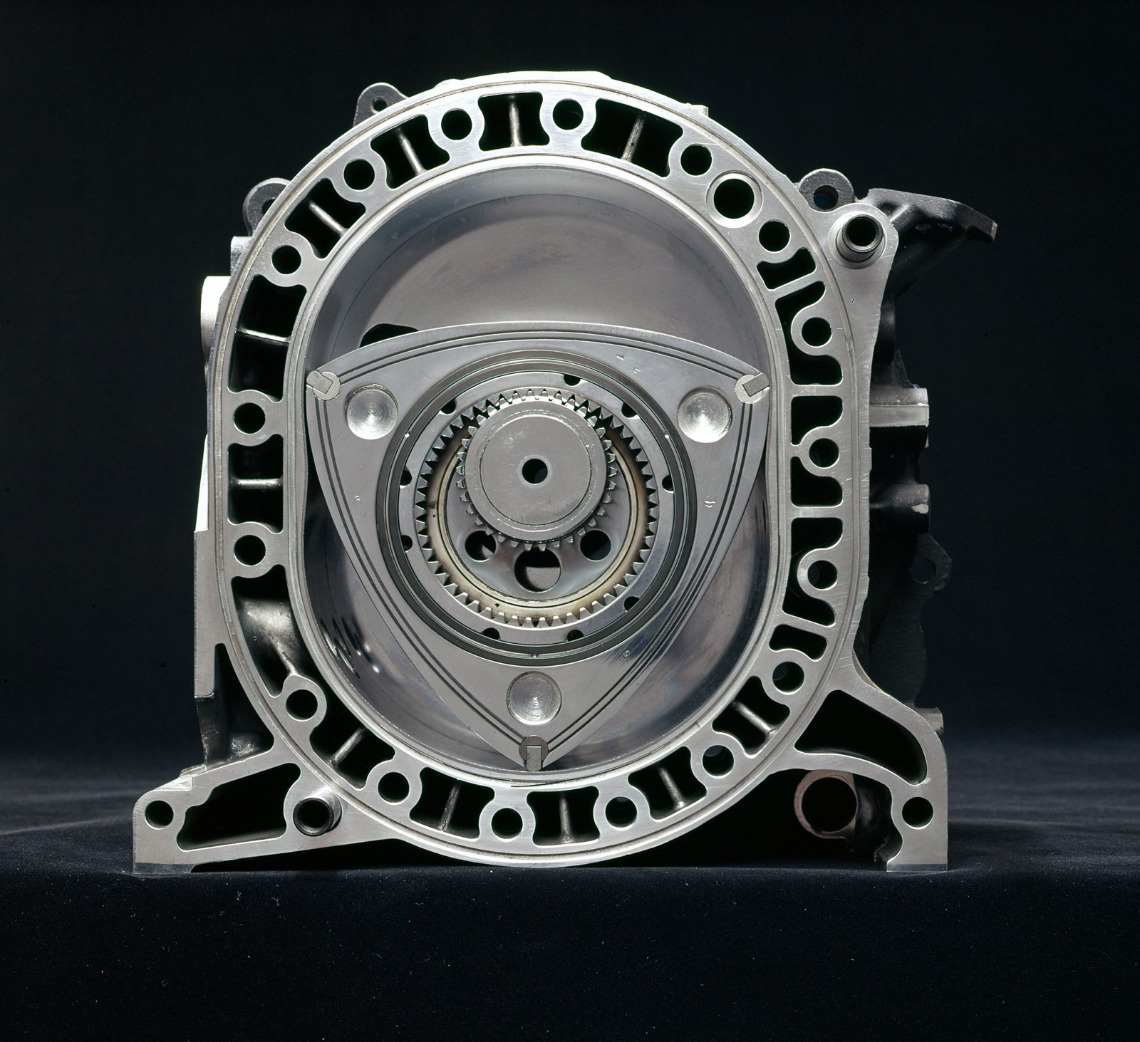 フェニックス計画による燃費改良【マツダ100年史・第18回・第5章 その3