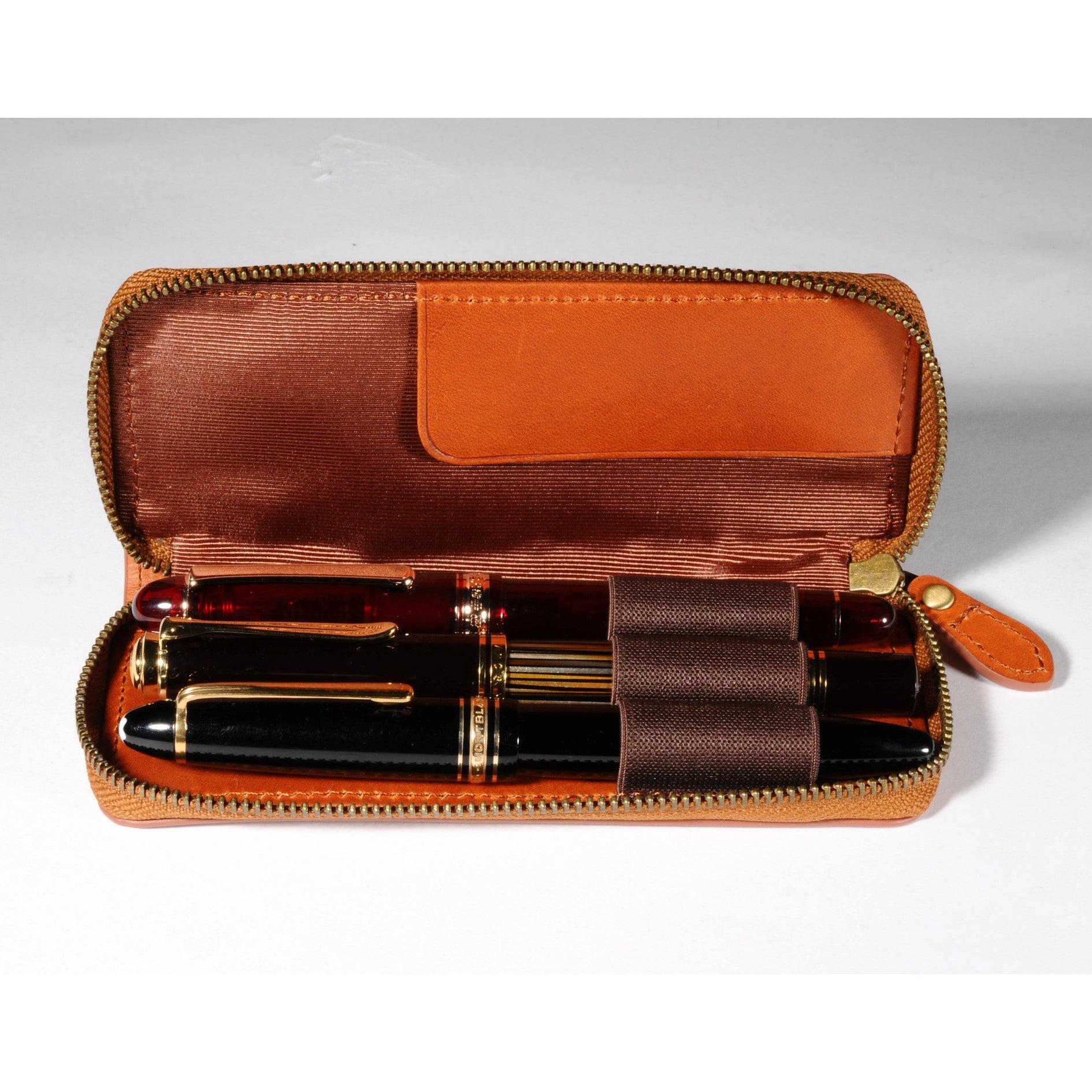 トラッドブラウン 3本挿しペンケース｜文房具の専門誌「趣味の文具箱