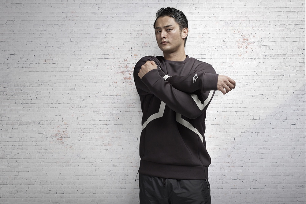 asics ブラック Tシャツ ダルビッシュライン 日常にスポーツスタイルを