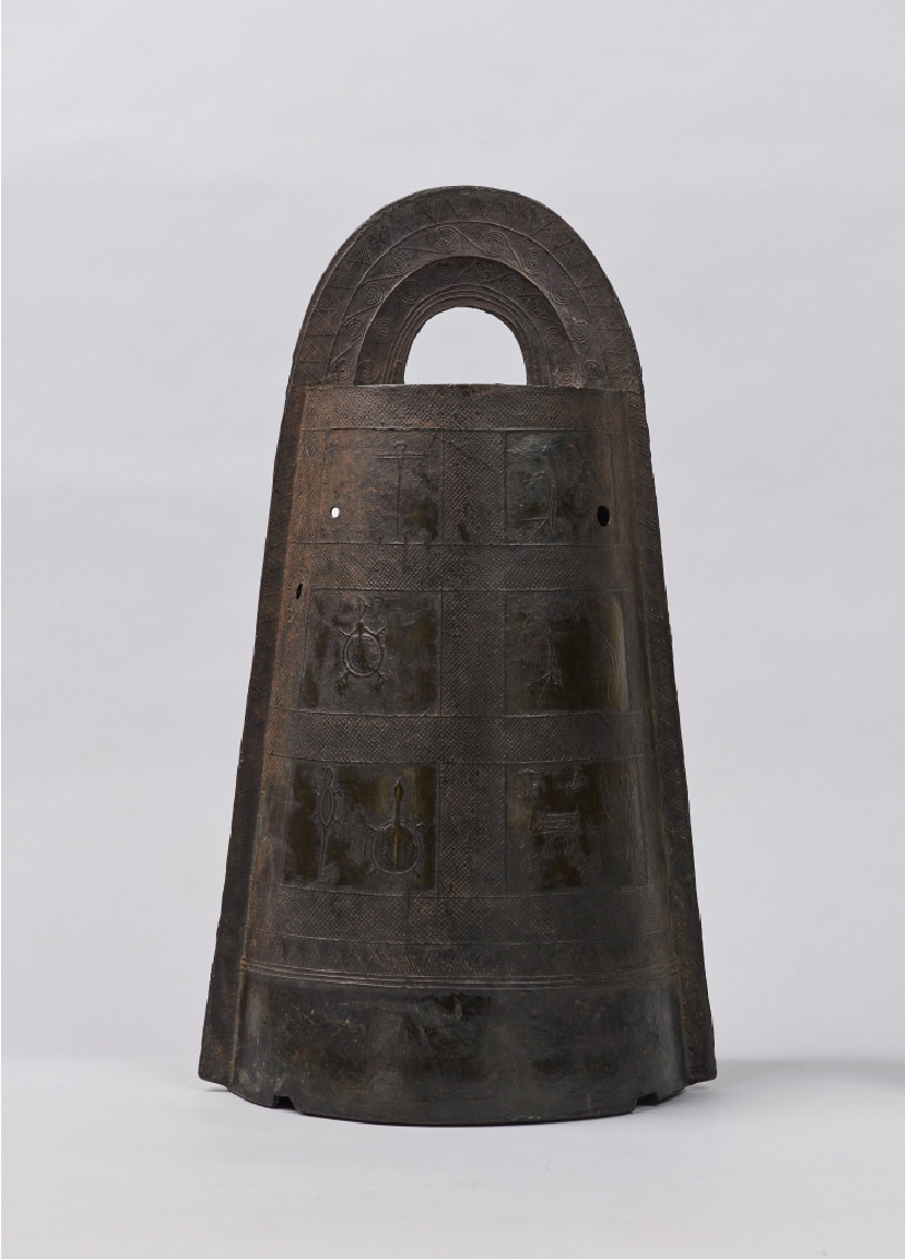 金色の銅鐸を鳴らしてみよう！