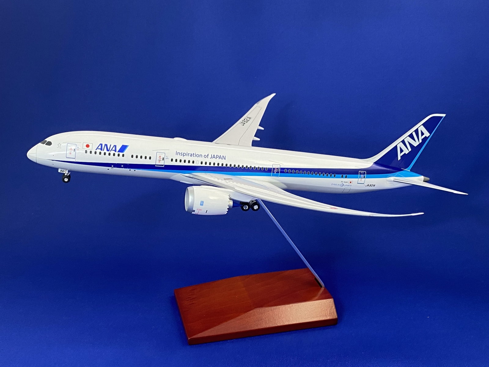全日空商事 1/200 ANA B787-8 JA802A 特別塗装機(完成品) 中古】全日空商事